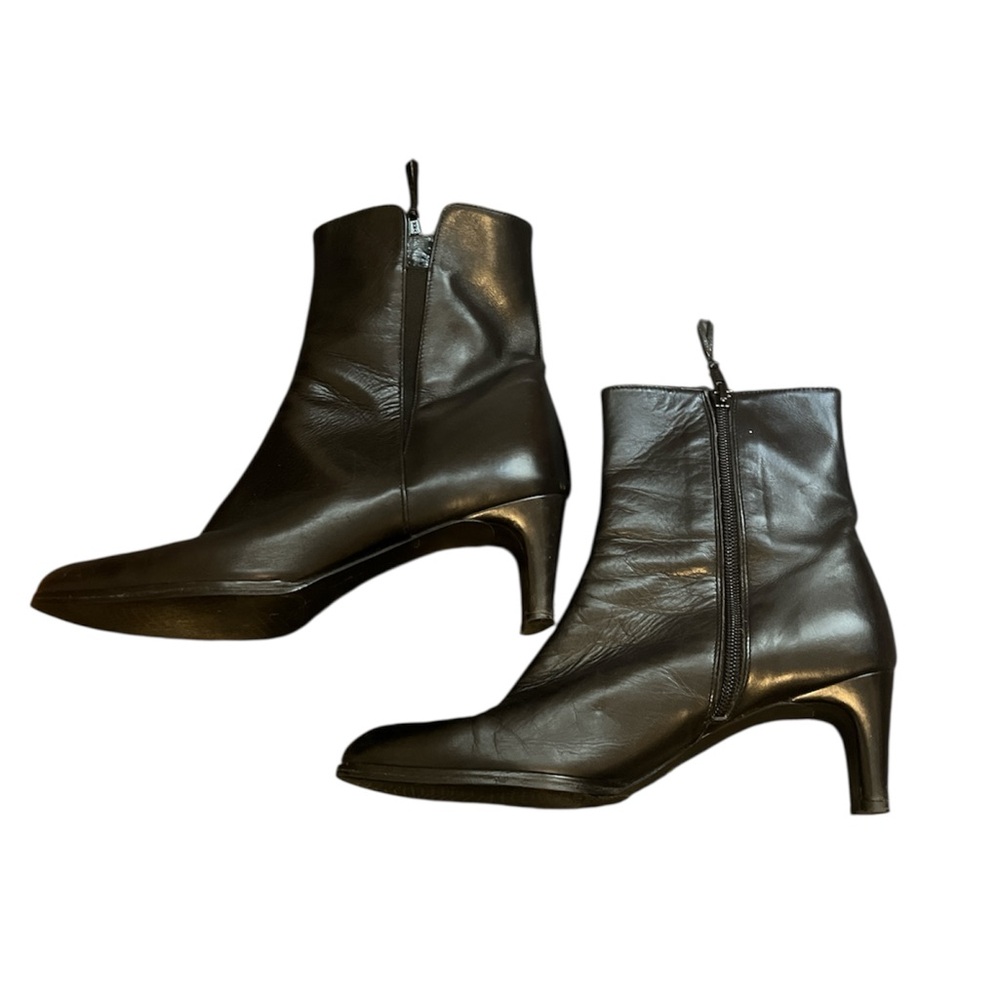 Stuart Weitzman Size 7 Boots Black Leather Ankle Boots Low Heel